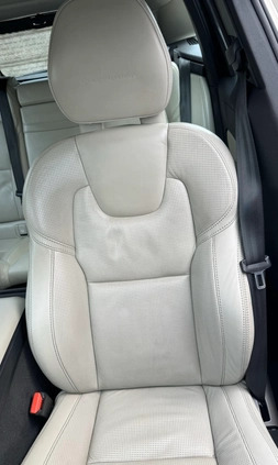 Volvo XC 60 cena 129000 przebieg: 107000, rok produkcji 2017 z Wrocław małe 301